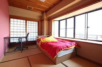 **  Bourgeois Hotel Oszaka Japán
