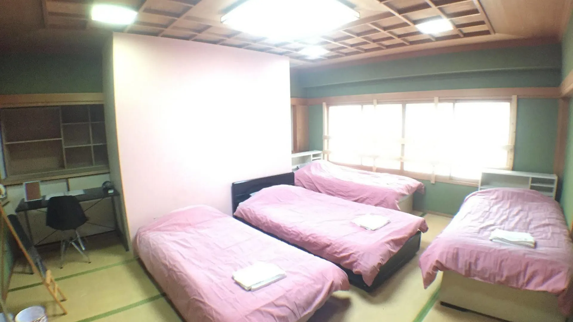 Bourgeois Hotel Oszaka 2*,  Japán