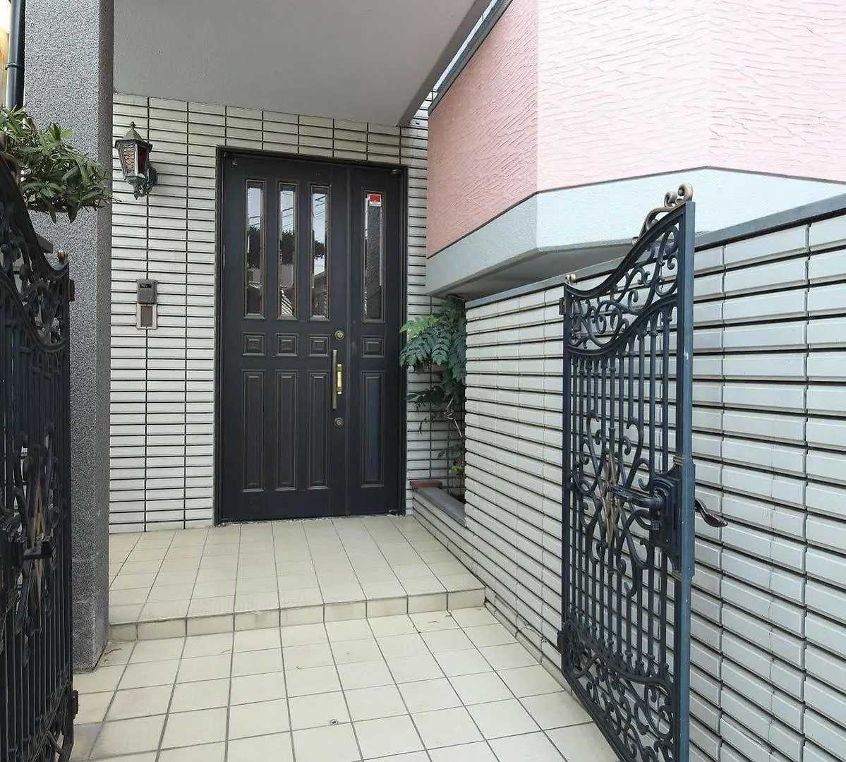 Bourgeois Hotel Oszaka 2*,
